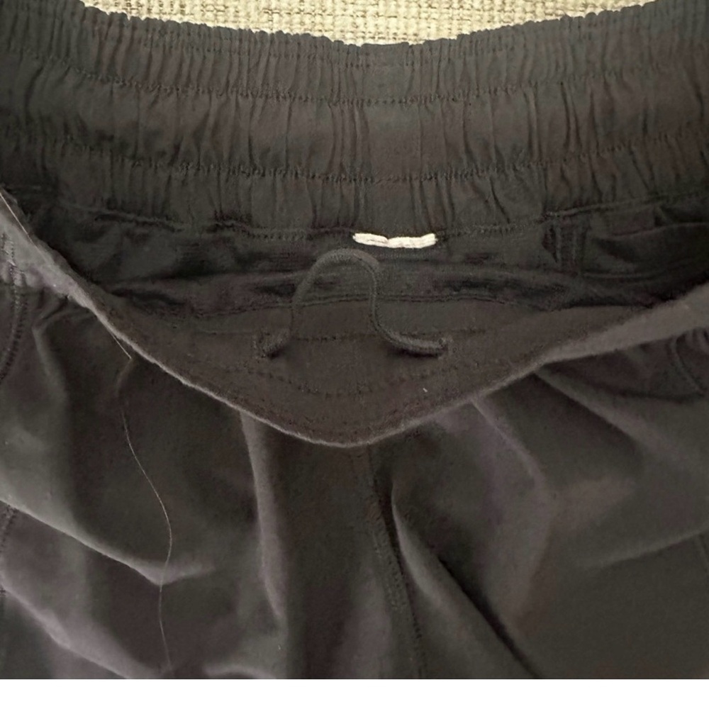 Lululemon Hotty Hot Low-Rise Lined Short 2.5" - Picture 3 of 5